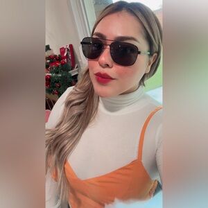 ONE DAY SALE💫

HUGO BOSS Stylish Black Aviator Sunglasses